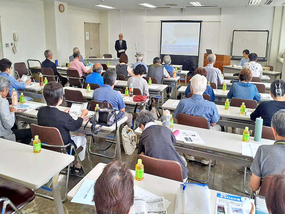 熱心に耳を傾ける参加者の方々